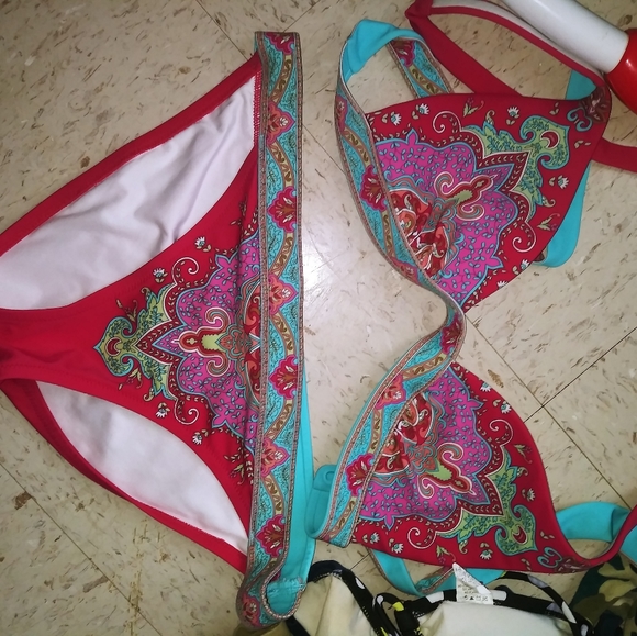 Womens shorts and bathing suites - Picture 4 of 4